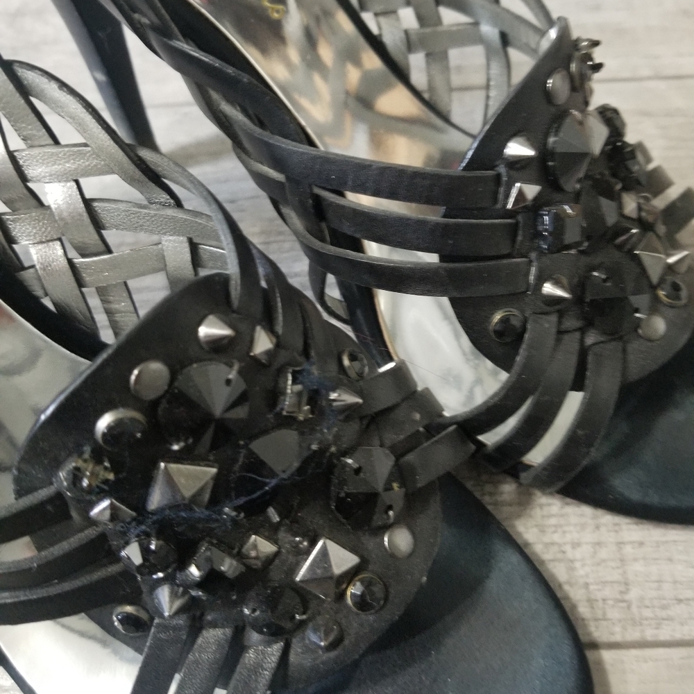 Shoes - Picture 3 of 4